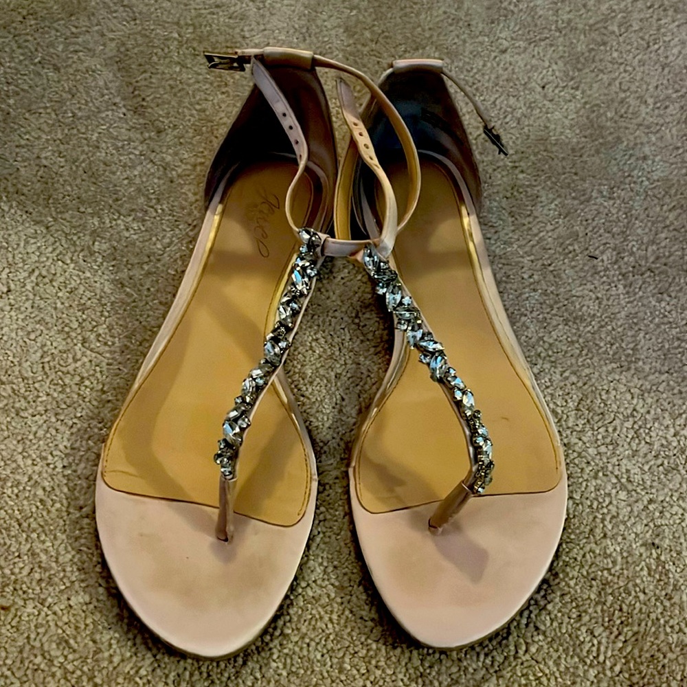 Badgley mischka jewel sandals flat women’s size 10